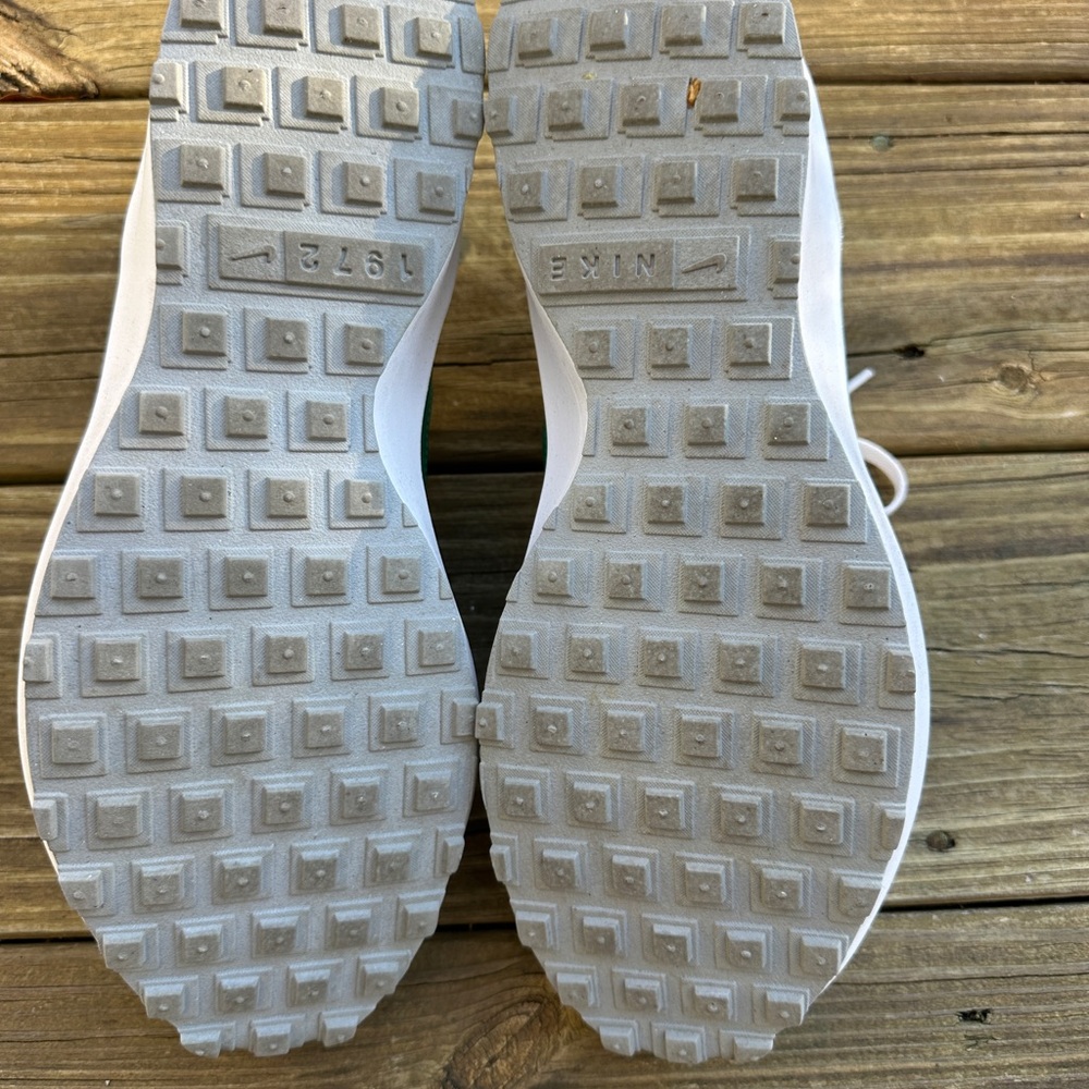 Nike Waffle Debut women’s sneakers, sz 11 - Picture 7 of 9